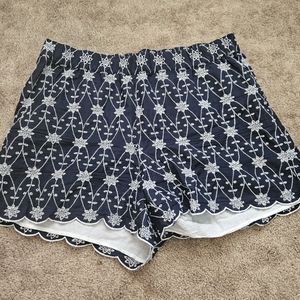 Crown&Ivy blue and white casual shorts